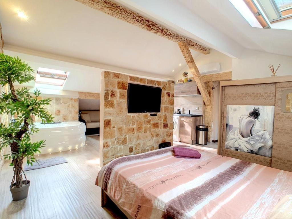 Love Room Jacuzzi Croisette Канны Экстерьер фото